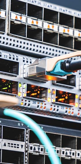 Hilscher comX 90CN: Embedded-Kommunikationsmodul für platzkritische Industriegeräte