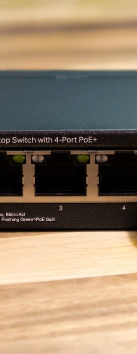 Helmholz FLEXtra SLIM: PROFINET-Switch in 25-mm-Baubreite