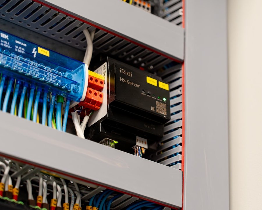 Phoenix Contact bringt virtuelle SPS mit Virtual PLCnext Control auf den Markt