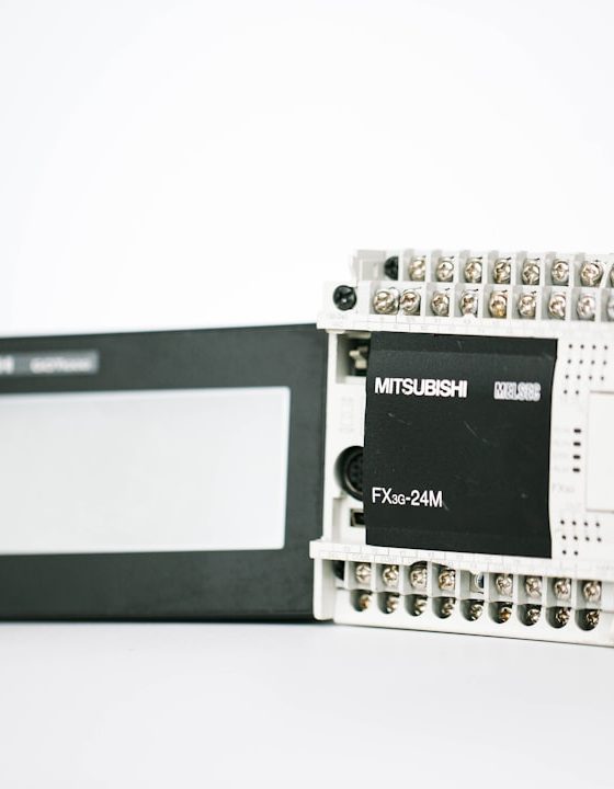 Festo CECC-AX: SPS und Python in einem kompakten Controller für Life-Sciences
