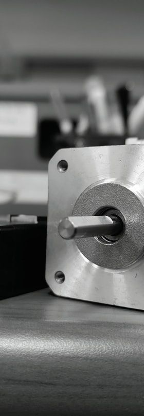 Dold: Intelligenter Motorstarter mit automatischer Drehfeldkorrektur