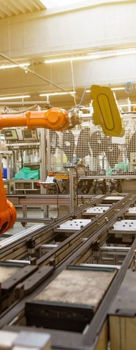 Phoenix Contact beleuchtet AGV-Integration in der Industrie