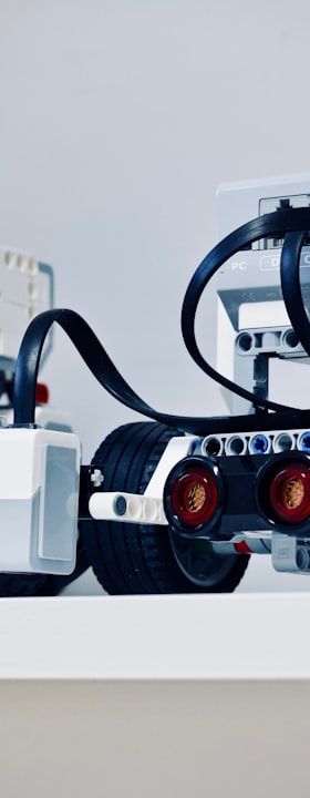 Cobot oder Industrieroboter? Grundlagen, Sicherheit und Auswahlkriterien im Vergleich