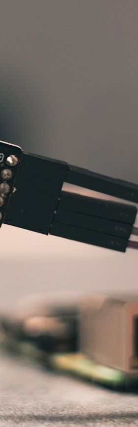 Kübler bringt FMCW-Radarsensoren für berührungslose Linearmessung in die Industrie