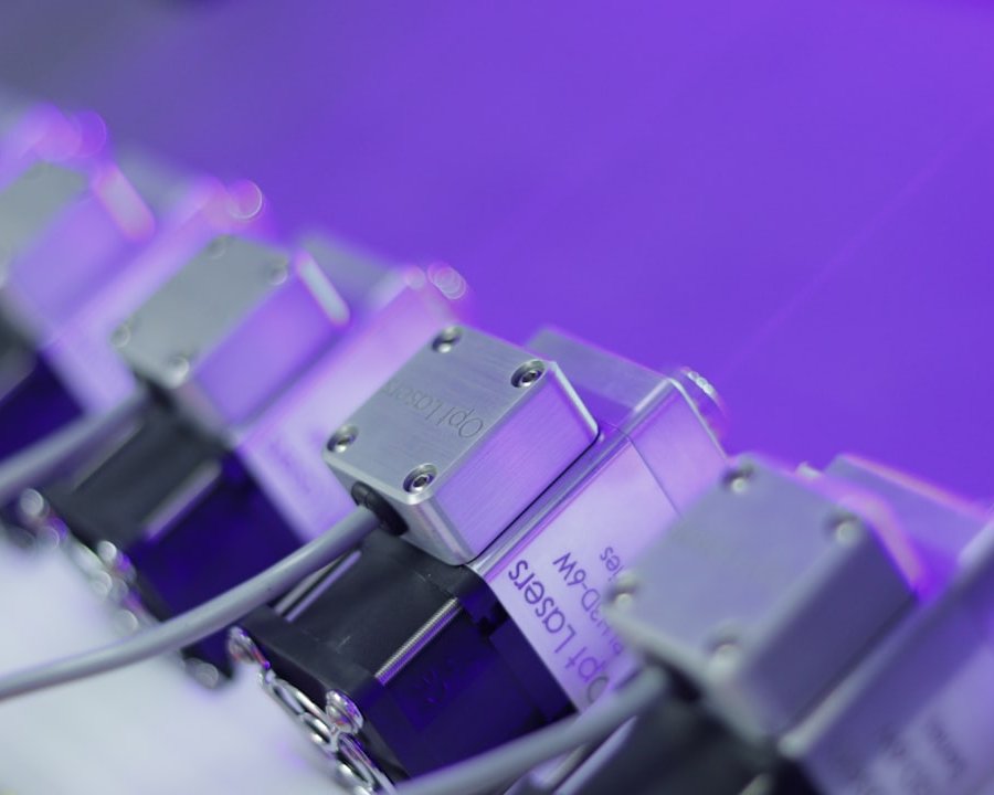 Micro-Epsilon bringt 360°-3D-Inline-Messsystem für Profil- und Halbzeugprüfung